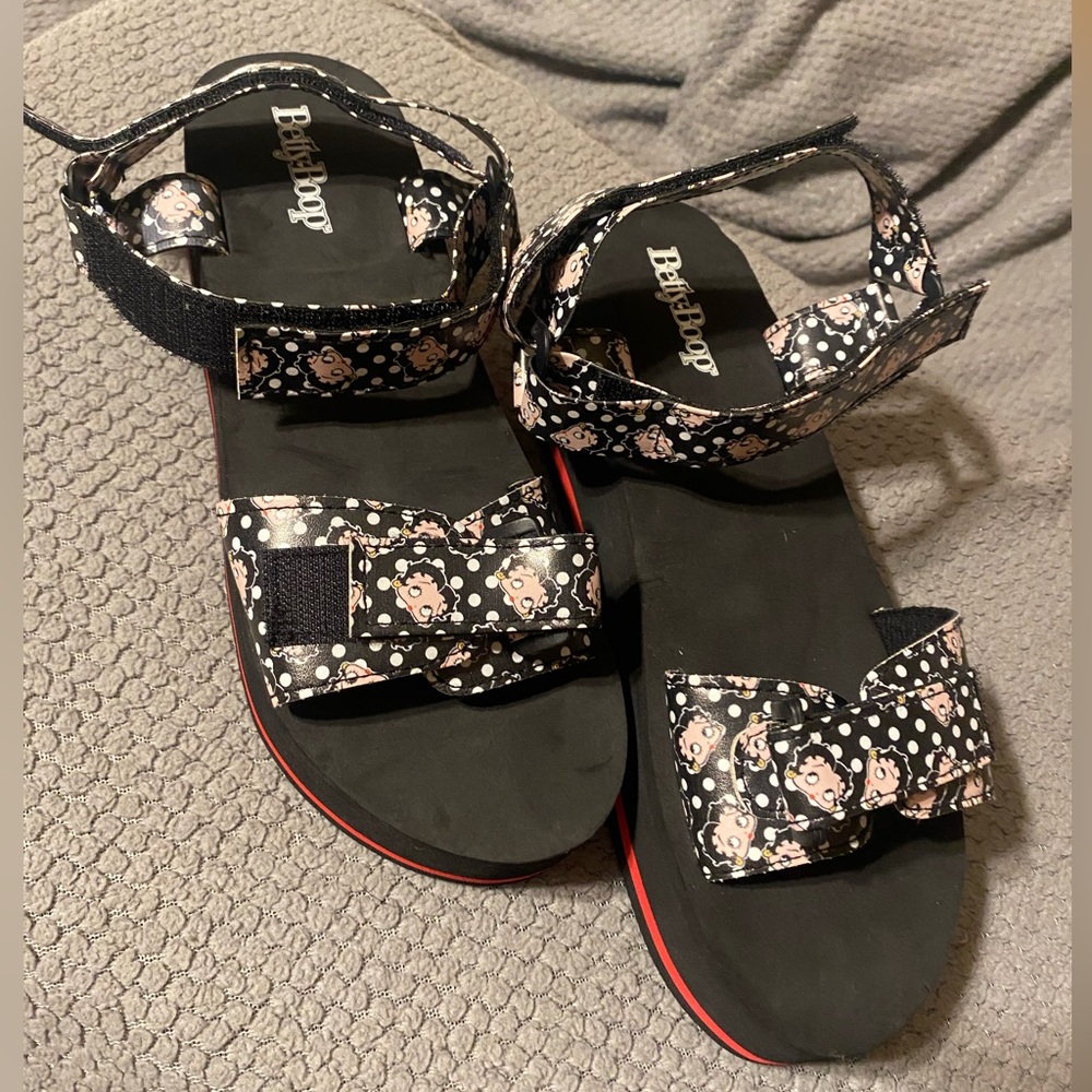 Betty Boop wedged sandals